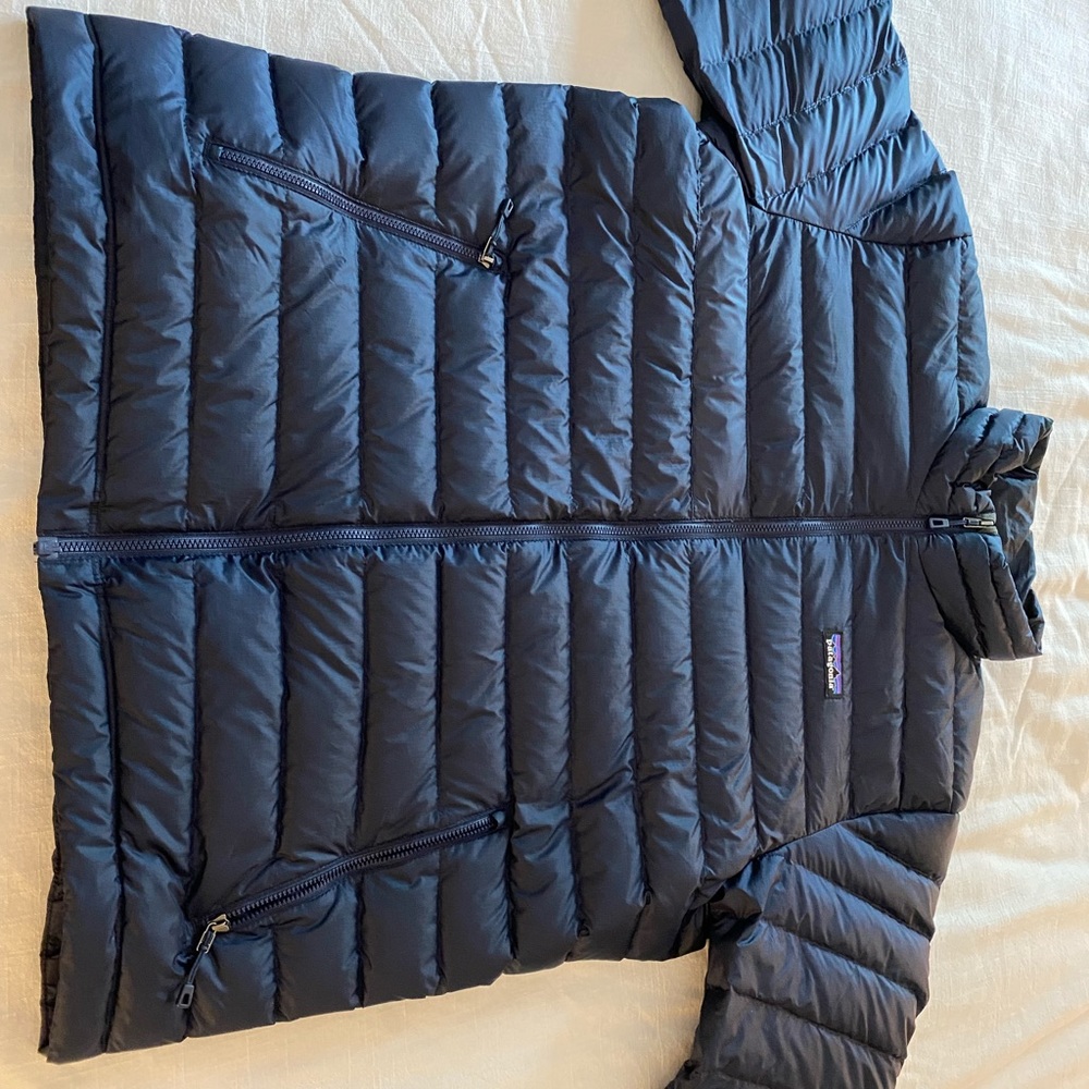 Patagonia men’s navy down sweater jacket